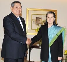 Dr H Susilo Bambang Yudhoyono, President of the Republic of Indonesia meets Sonia Gandhi, chairperson of the National Advisory Council, in New Delhi on Tuesday